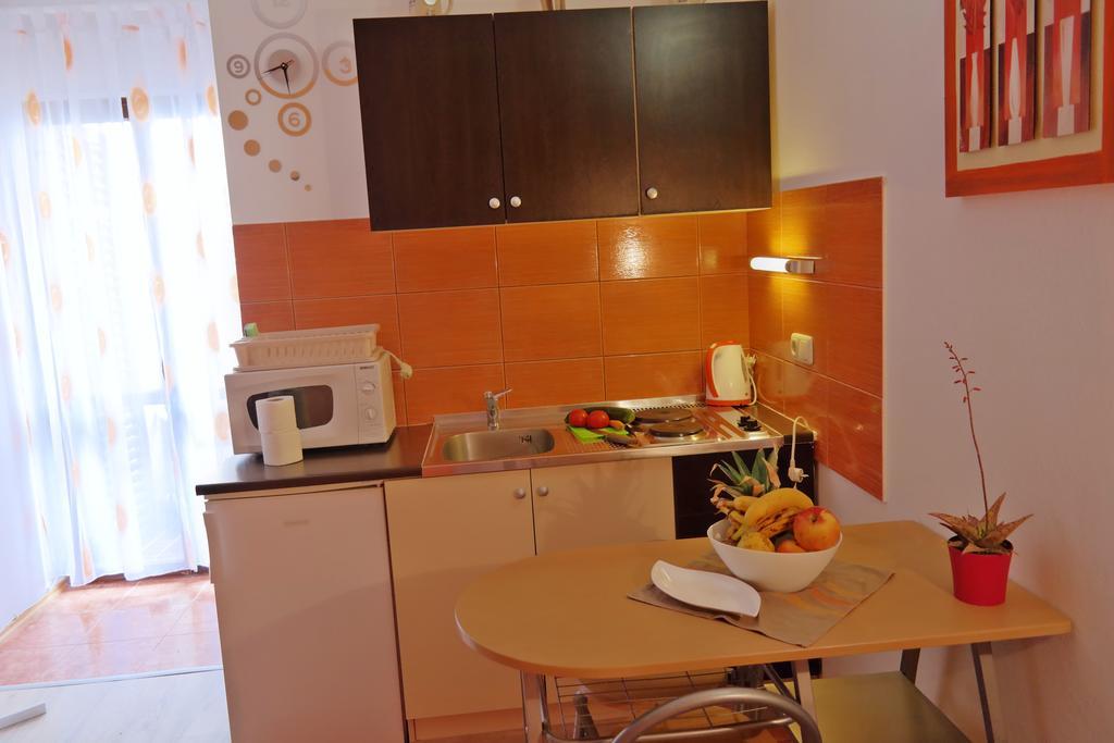 Apartments Nea Ровин Екстериор снимка